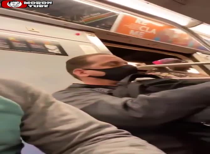 Video :On the train, she performs Spice Girl topless!
